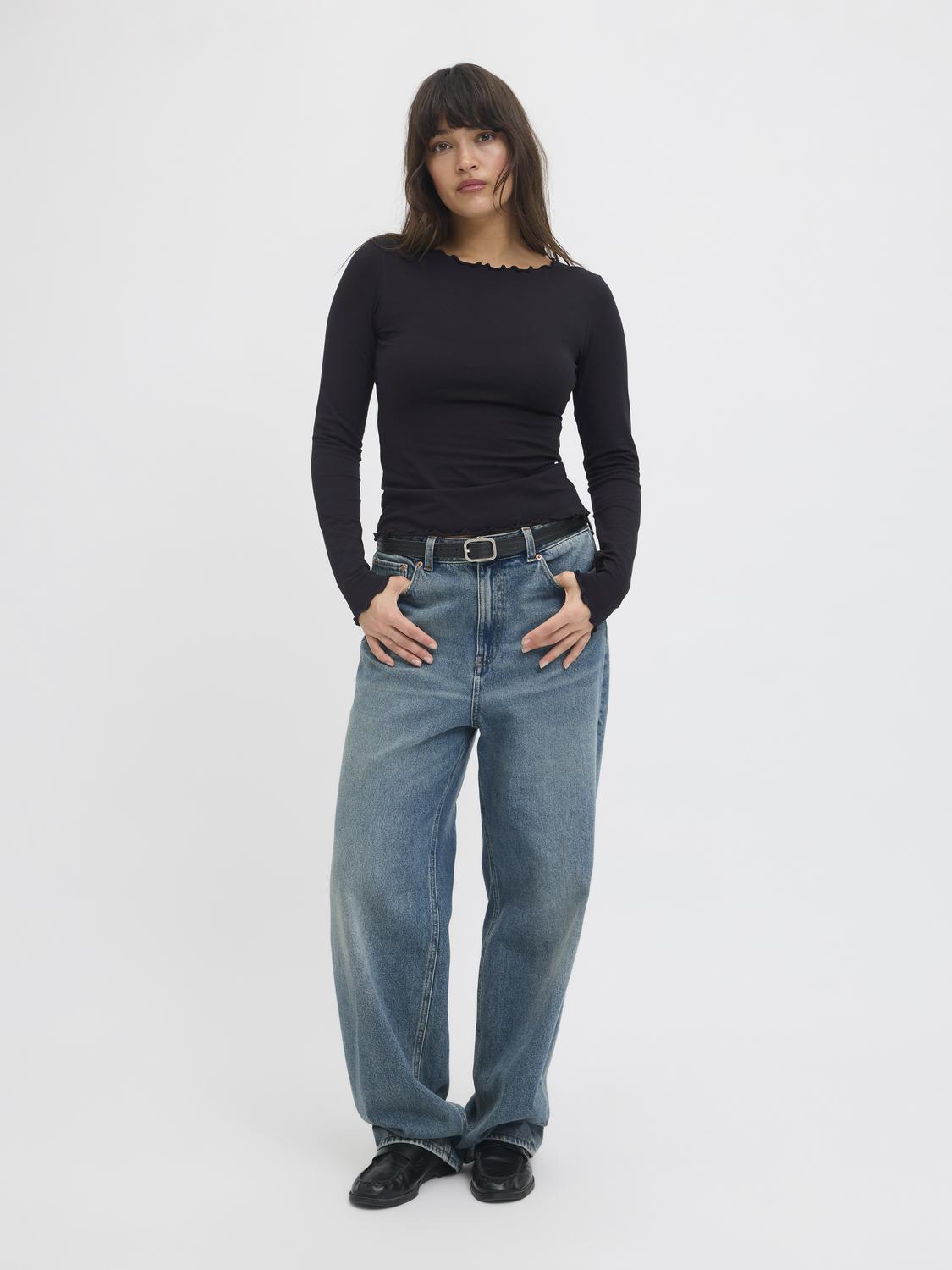 model_shot-front_full